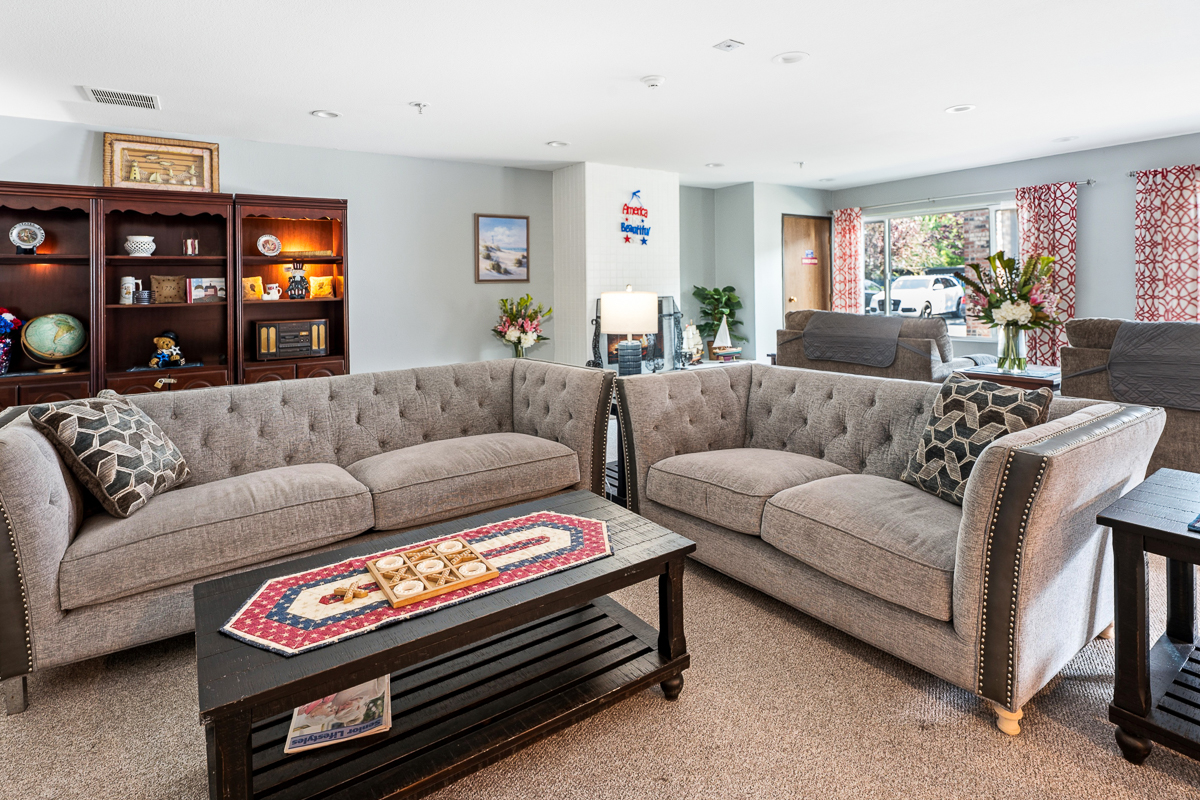 Cozy living room with stylish furniture and decorative accents.